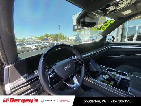 Used 2025 Cadillac Escalade V AWD/4WD image 12