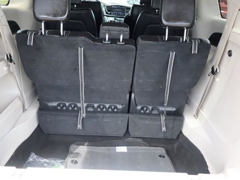 Used 2023 Chrysler Pacifica Touring-L FWD image 11