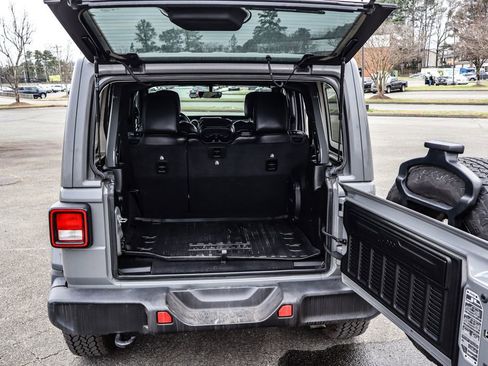 Used 2022 Jeep Wrangler Unlimited Sahara image 36