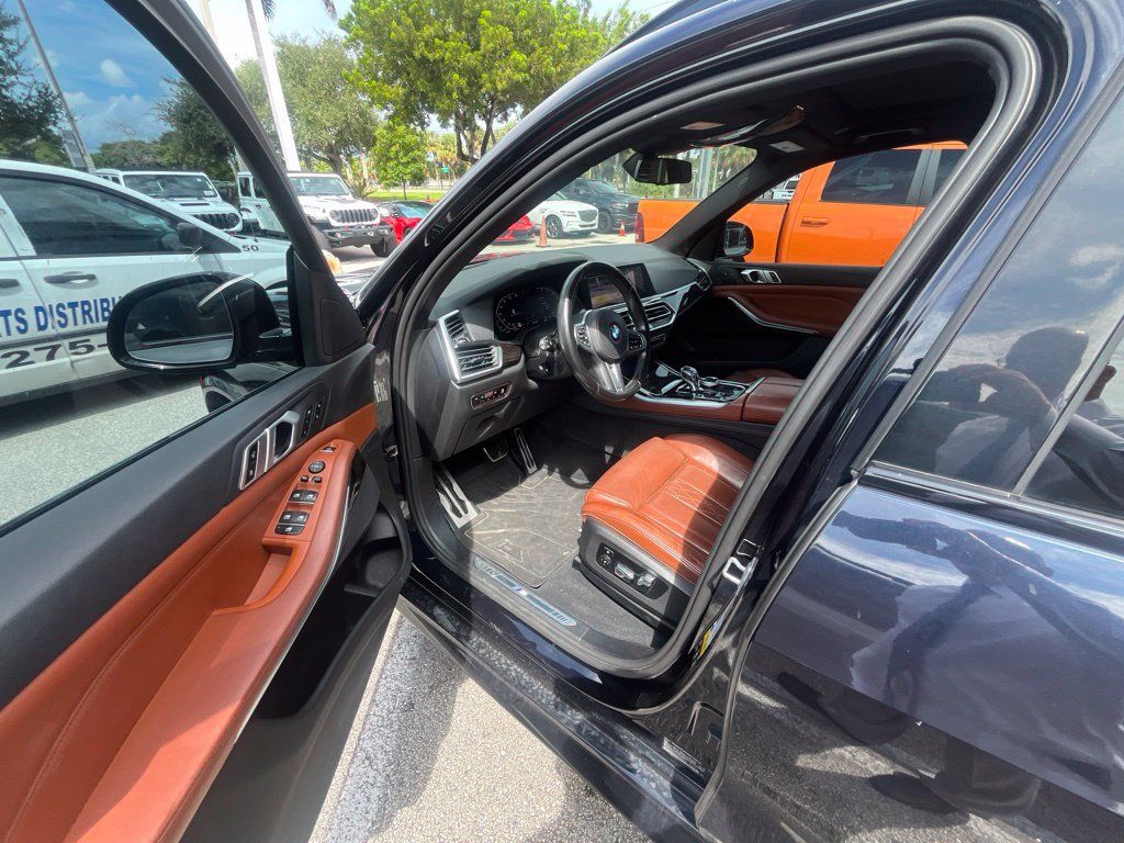 Used 2019 BMW X5 xDrive40i w/ M Sport Package AWD/4WD image 4