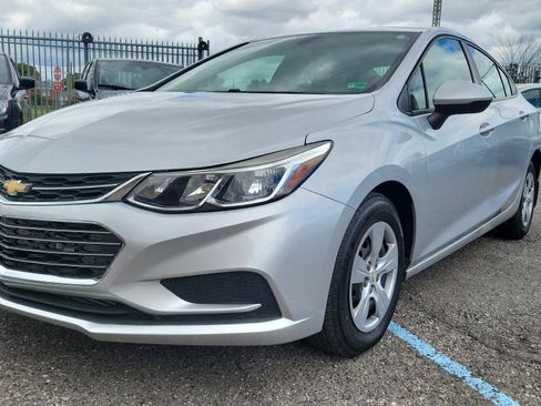Used 2018 Chevrolet Cruze LS FWD image 5