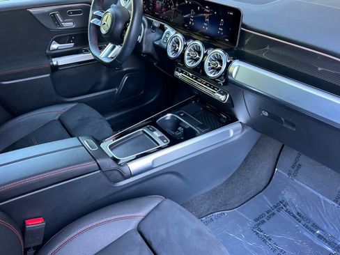 Used 2025 Mercedes-Benz GLB 250 image 17