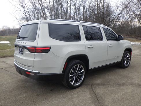 Used 2022 Jeep Wagoneer Series III w/ Premium Group I image 7