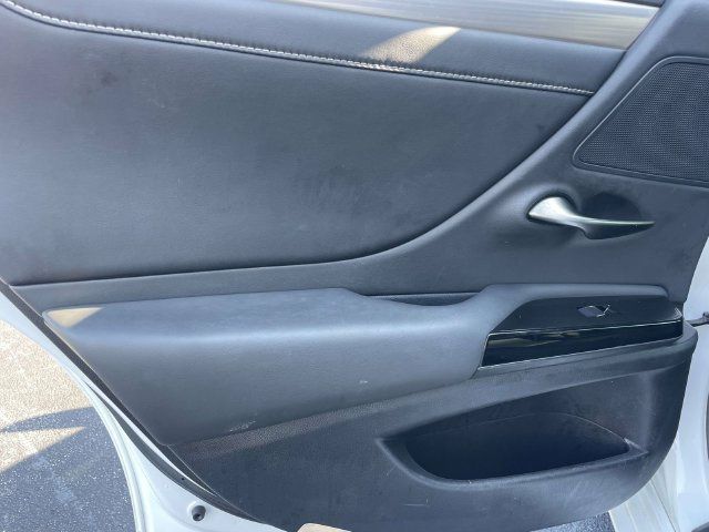 Used 2022 Lexus ES 300h F Sport FWD image 11