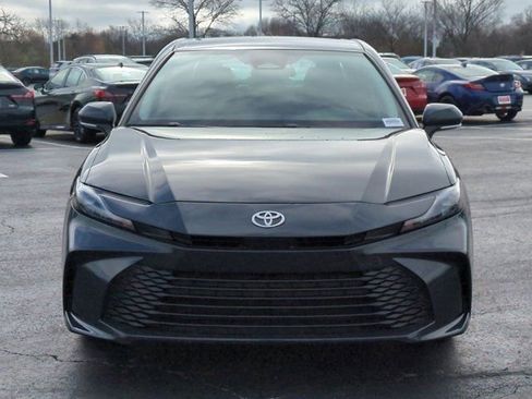 Used 2025 Toyota Camry SE image 4