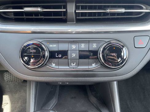 Used 2024 Buick Envista Sport Touring w/ Convenience I Package FWD image 18