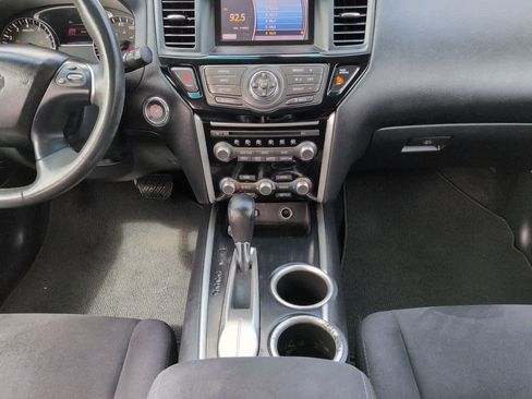 Used 2016 Nissan Pathfinder SV FWD image 19