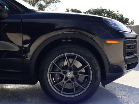 Certified 2024 Porsche Cayenne Coupe image 11