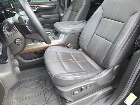 Used 2024 Chevrolet Silverado 1500 High Country w/ High Country Premium Package AWD/4WD image 36