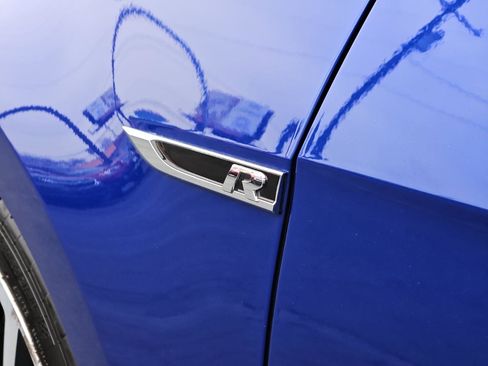 Used 2018 Volkswagen Golf R 4-Door image 17