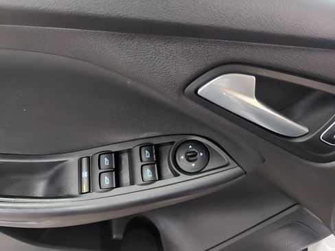 Used 2016 Ford Focus SE image 8