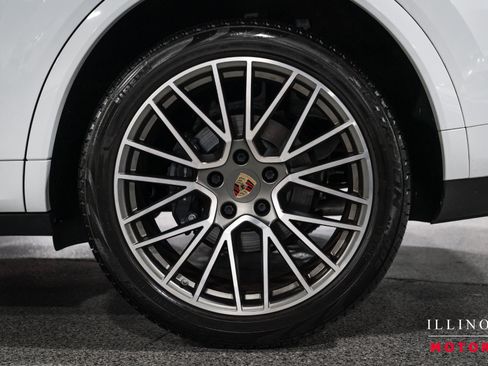 Used 2022 Porsche Cayenne Platinum Edition AWD/4WD image 10