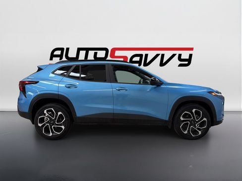 Used 2025 Chevrolet Trax RS w/ Sunroof Package FWD image 4