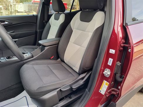 Used 2025 Chevrolet Trax LS image 22