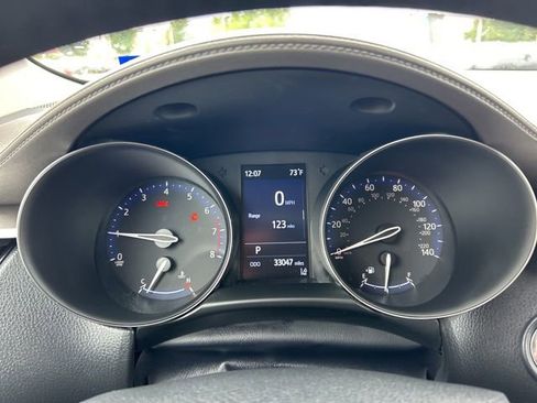 Used 2021 Toyota C-HR Limited FWD image 11