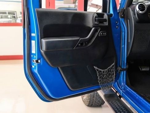 Used 2015 Jeep Wrangler Unlimited Sahara w/ Connectivity Group image 38