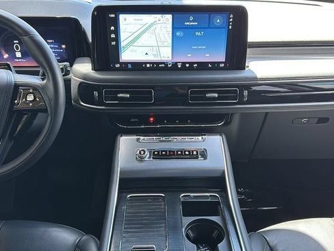Used 2025 Lincoln Aviator 2WD image 10