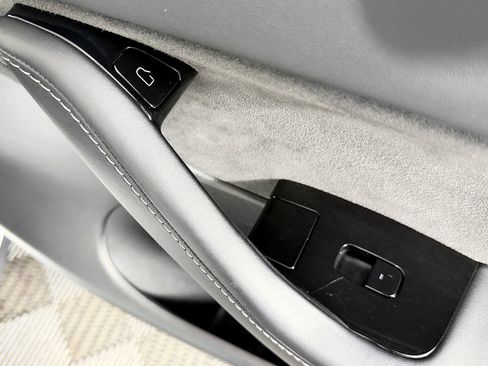 Used 2020 Tesla Model Y Long Range image 39