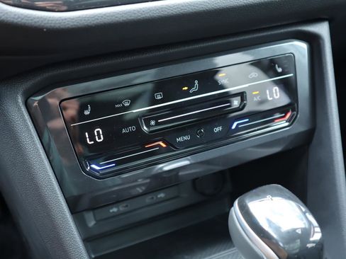 New 2024 Volkswagen Tiguan SE w/ Panoramic Sunroof Package image 27