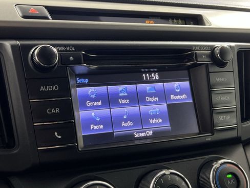 Used 2018 Toyota RAV4 LE image 19