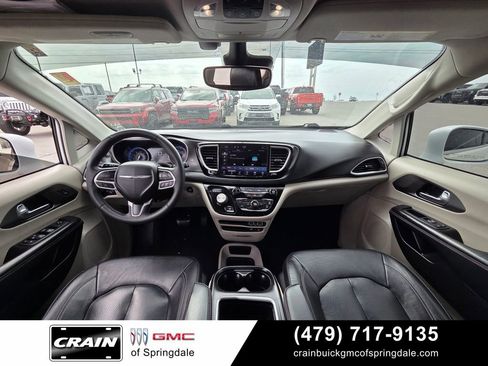 Used 2022 Chrysler Pacifica Touring-L FWD image 26