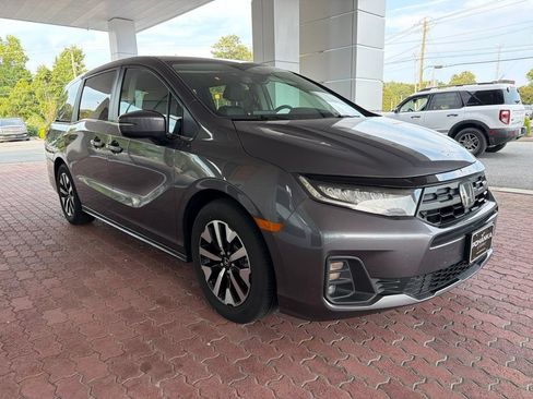 Used 2025 Honda Odyssey EX-L image 4