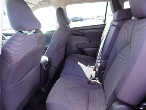 Used 2024 Toyota Highlander LE image 13