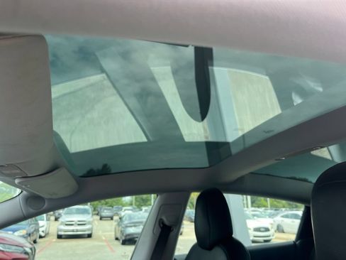 Used 2018 Tesla Model 3 Long Range RWD image 12