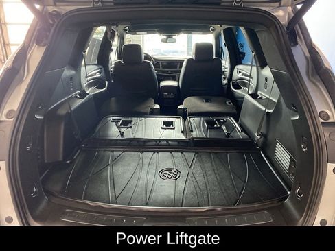 Used 2024 Buick Enclave Essence image 22