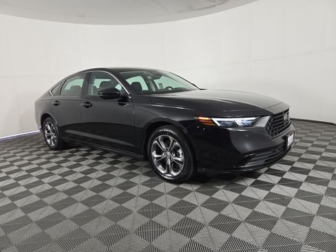 Used 2023 Honda Accord EX-L image 2