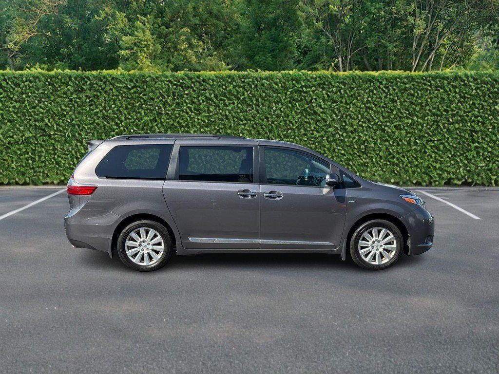 Used 2017 Toyota Sienna Limited Premium AWD/4WD image 2