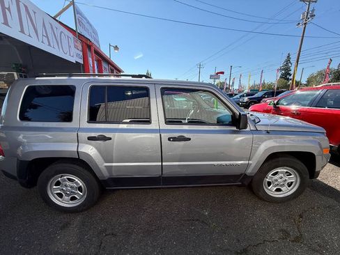 Used 2016 Jeep Patriot Sport image 10