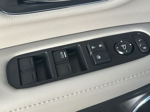 Used 2021 Honda HR-V EX-L image 13