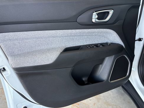 New 2026 Jeep Compass Latitude image 9