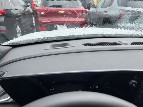 Used 2025 Buick Envista Sport Touring image 32