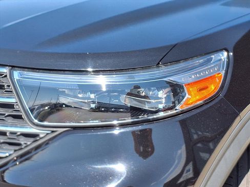 Used 2022 Ford Explorer XLT image 21