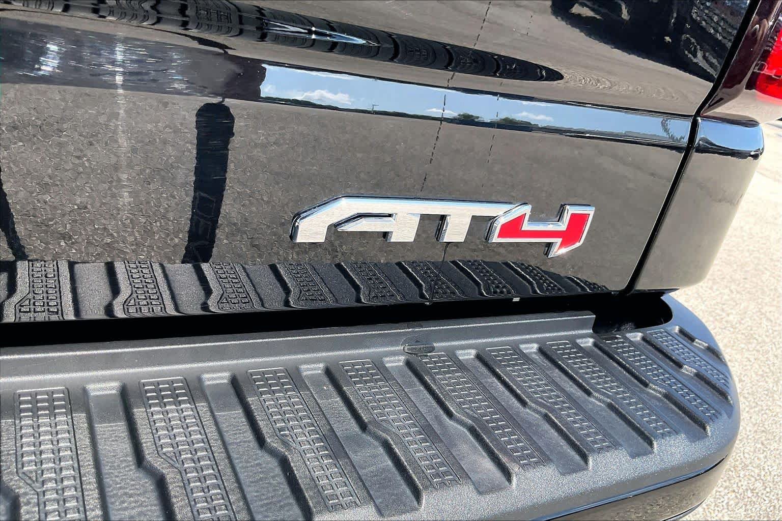 Used 2023 GMC Sierra 1500 AT4 w/ AT4 Premium Package AWD/4WD image 10