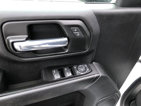 Used 2020 Chevrolet Silverado 2500 Custom w/ Custom Value Package image 12