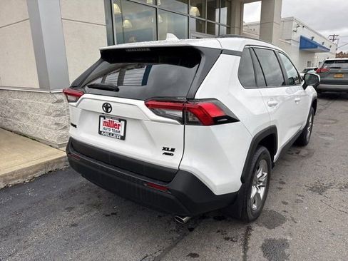 Used 2022 Toyota RAV4 XLE image 3
