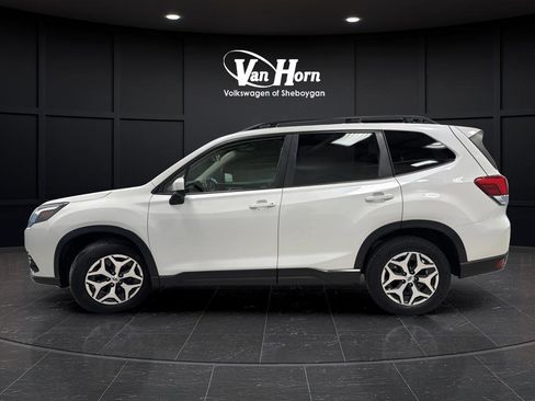 Used 2022 Subaru Forester Premium AWD/4WD image 6