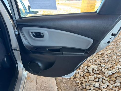 Used 2017 Toyota Yaris L image 20