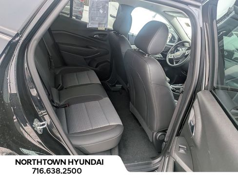 Used 2025 Chevrolet Trax LT image 29