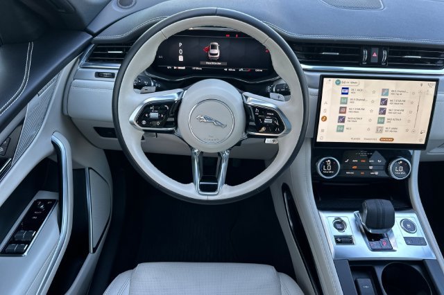 Used 2025 Jaguar F-PACE R-Dynamic S AWD/4WD image 13