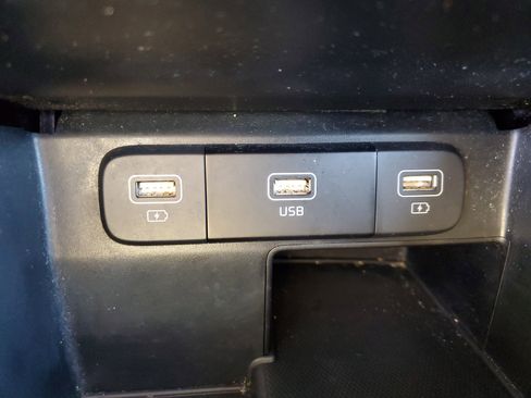 Used 2023 Kia Sorento LX image 21