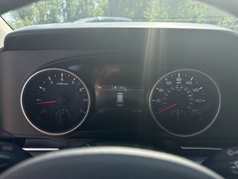 Used 2024 Kia Carnival LX FWD image 6