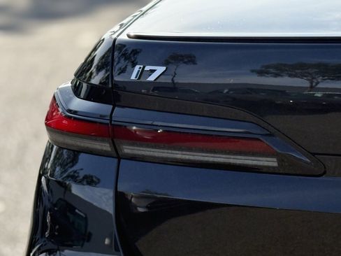 Used 2025 BMW i7 eDrive50 w/ M Sport Package image 3