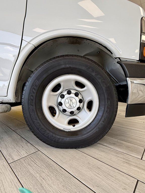 Used 2018 Chevrolet Express 2500 w/ Driver Convenience Package RWD image 18