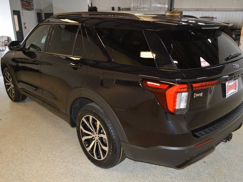 Used 2025 Ford Explorer ST-Line AWD/4WD image 5