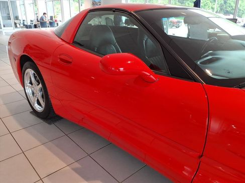 Used 2001 Chevrolet Corvette Coupe RWD image 6