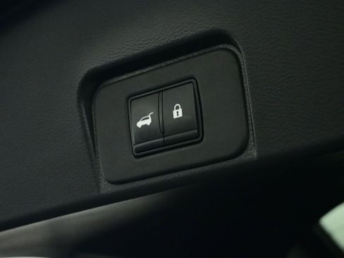 Used 2023 Nissan Rogue SL w/ SL Premium Package image 34